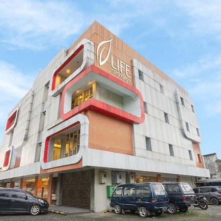 Life Hotel Stasiun Kota סוראבאיה מראה חיצוני תמונה