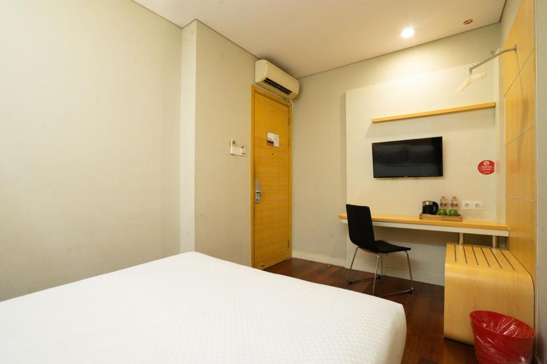 Life Hotel Stasiun Kota סוראבאיה מראה חיצוני תמונה