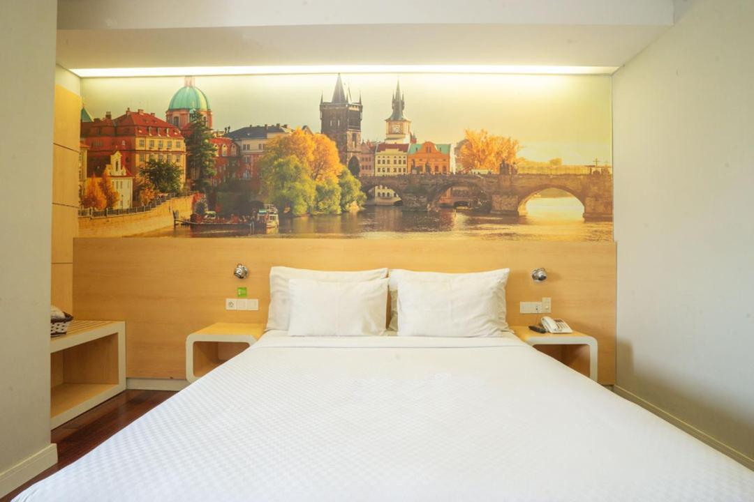 Life Hotel Stasiun Kota סוראבאיה חדר תמונה
