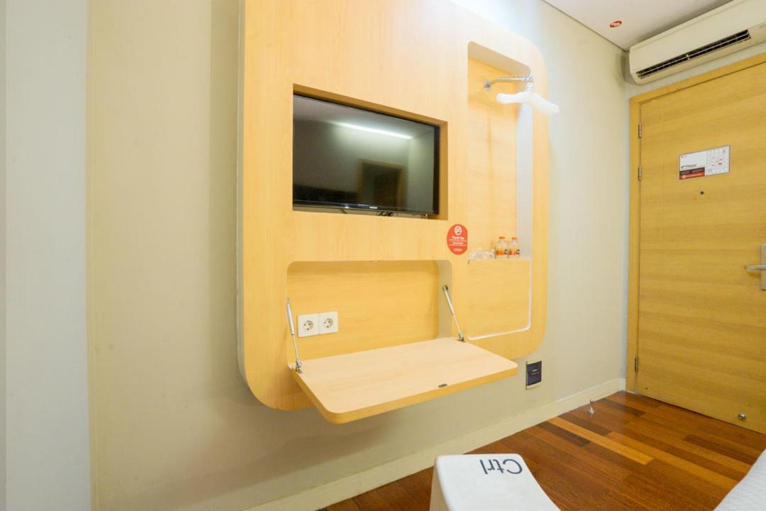 Life Hotel Stasiun Kota סוראבאיה מראה חיצוני תמונה