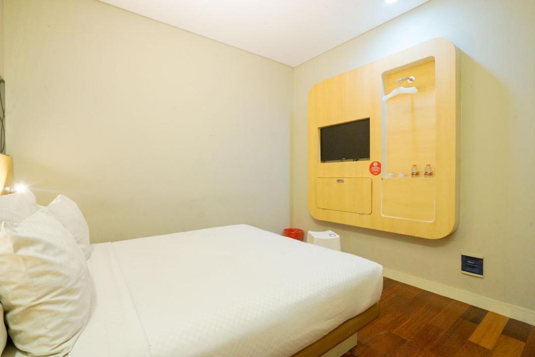 Life Hotel Stasiun Kota סוראבאיה חדר תמונה