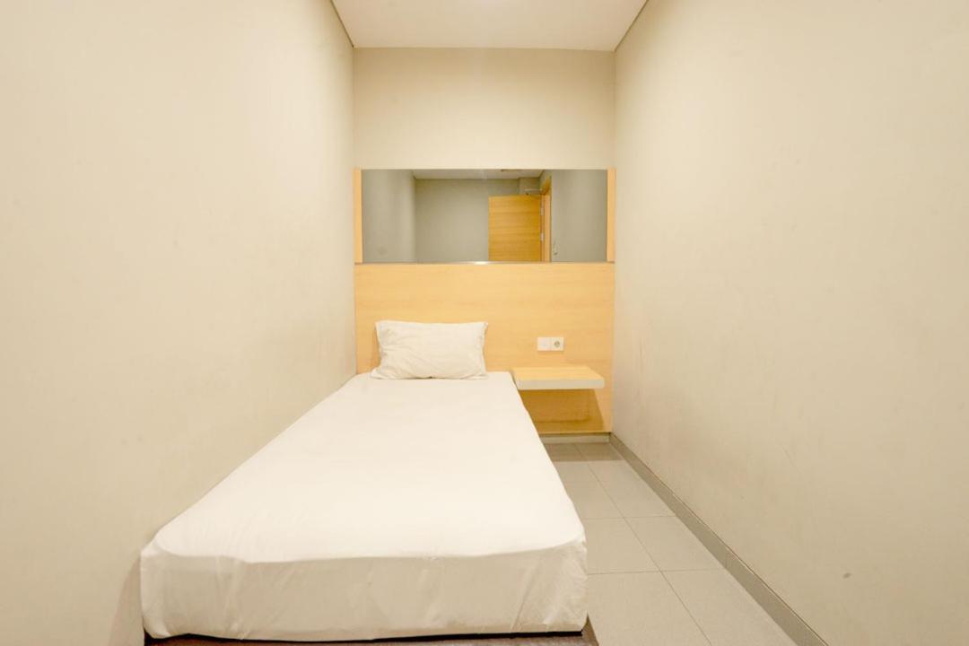 Life Hotel Stasiun Kota סוראבאיה חדר תמונה
