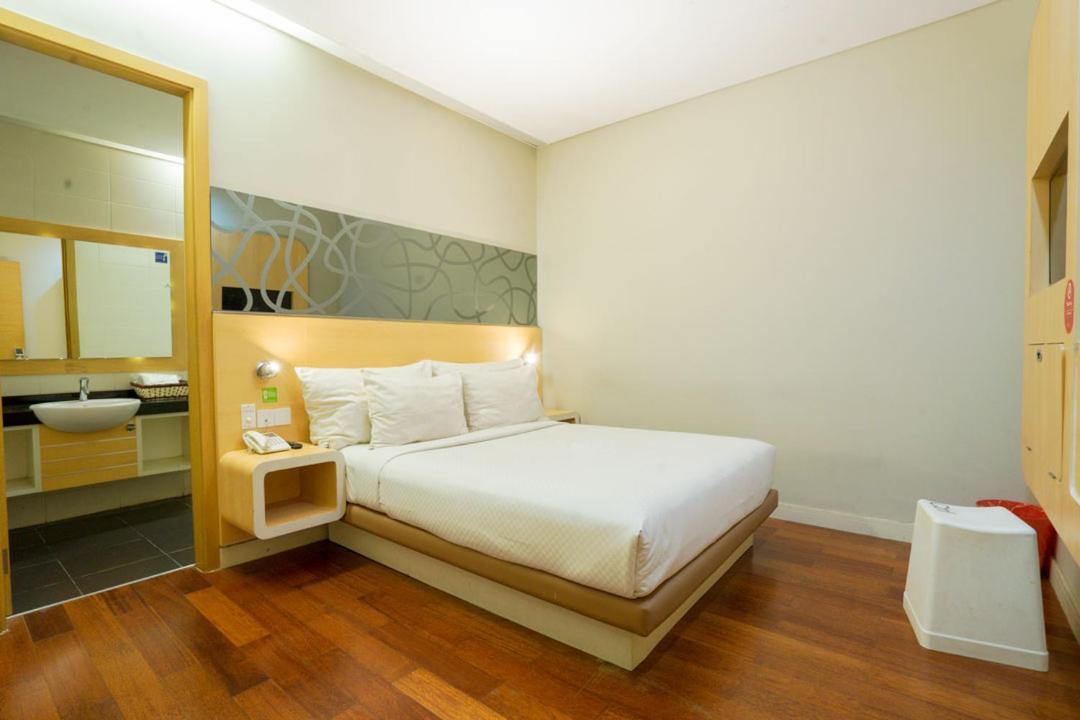 Life Hotel Stasiun Kota סוראבאיה חדר תמונה