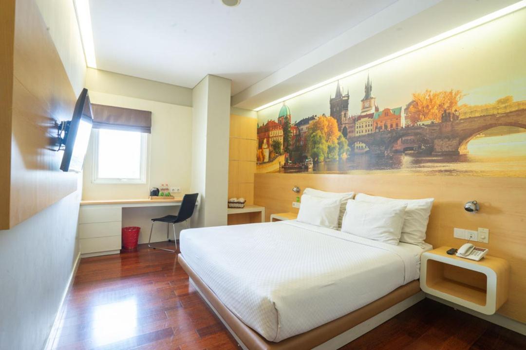 Life Hotel Stasiun Kota סוראבאיה חדר תמונה